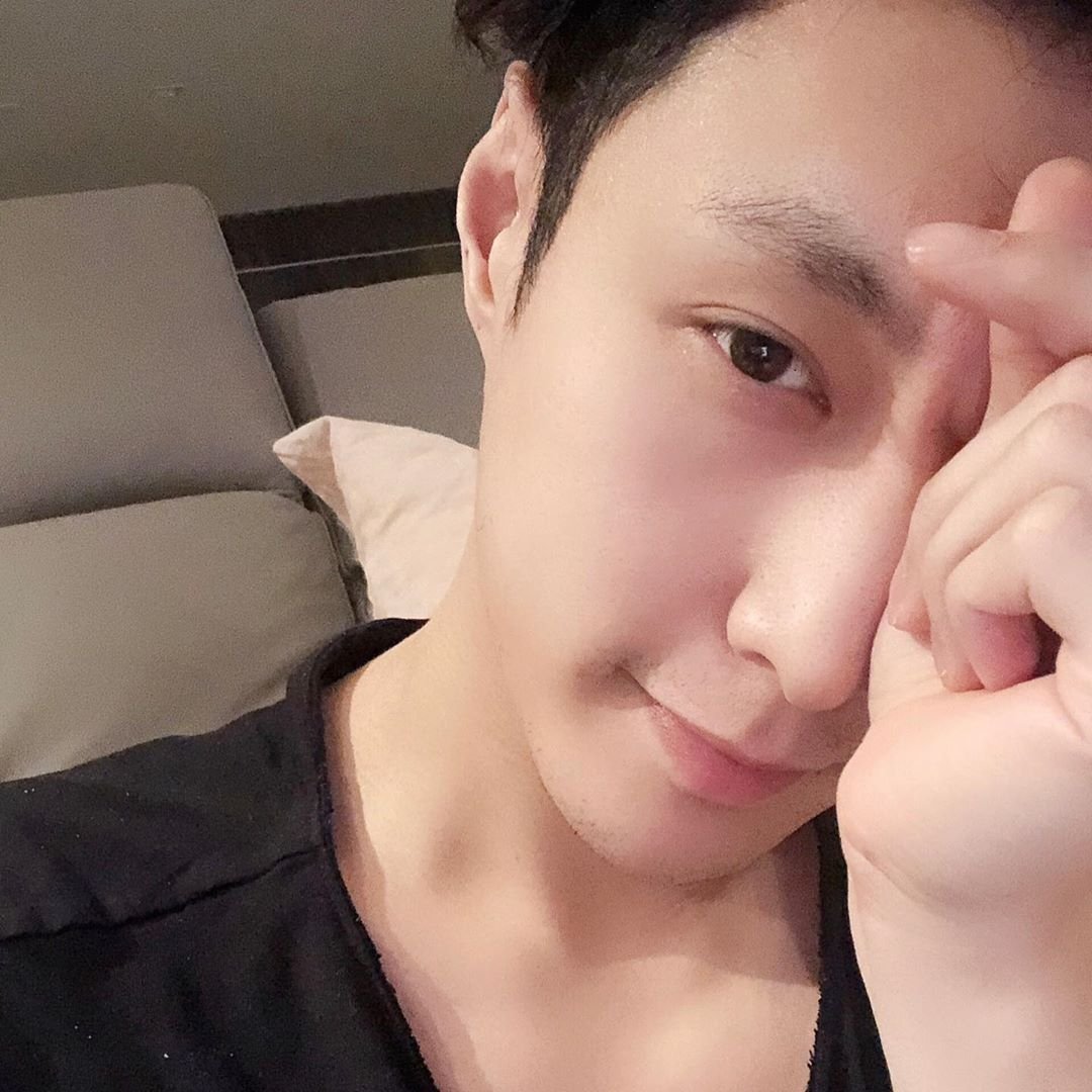 adeoyefol's tweet photo. You're one of the most hardworking people I've ever seen. Love you Zhang Yixing
#1007LAYDAY #2020LAYDAY
#KingLayDay #HappyYixingDay
#ForeverWithLAYZHANG https://t.co/c4sbE8gtq1