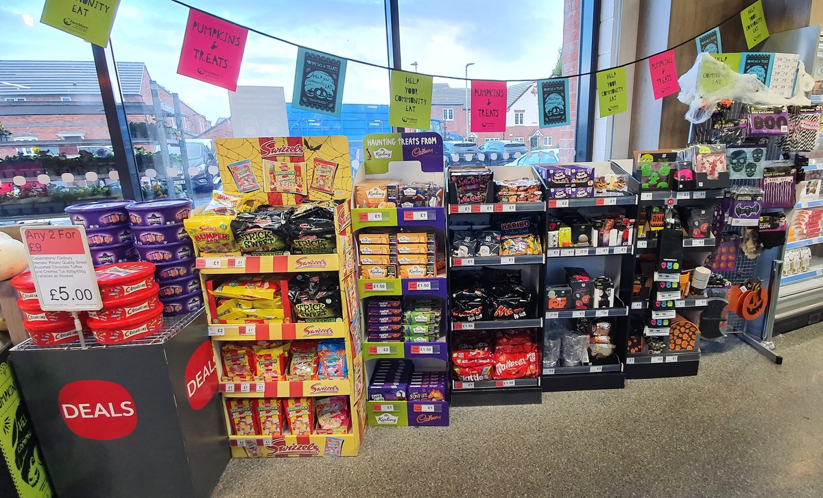 Brooklime way looking like the place to shop for all things Halloween. #FirstHalloween <a href="/coopradio/">Co-op Radio 100.5 FM</a> <a href="/garton_matthew/">matt</a> <a href="/mycoopfood/">Central Co-op Food</a> @PaulalanDennis <a href="/ClaireKoziol/">Claire Koziol</a>