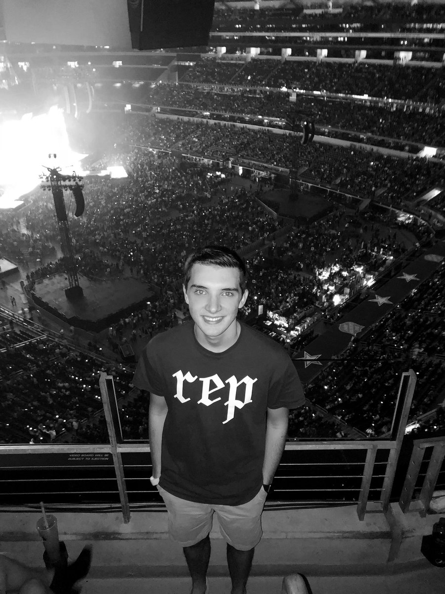 swiftieboston's tweet photo. Two years since the last US show on the reputation tour!
I woke up at 4am on a Saturday morning, ran out the door with a suitcase without telling my new roommate where I was going, and got on a plane to Texas. Always an adventure.. #repTourDallas https://t.co/GwREhBXW1s