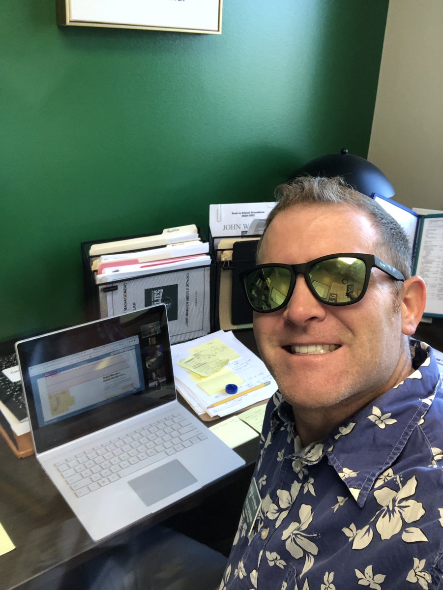 Drennan85's tweet image. Having fun during #CPSspiritweek we all could use a “vacation day” #Warnerway