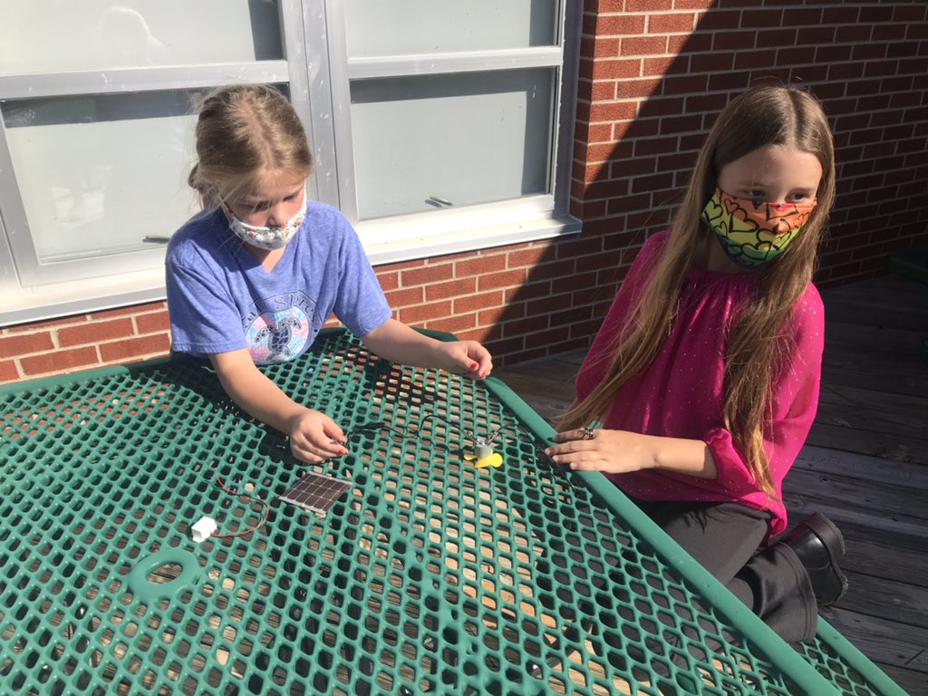 MrsLewis4th's tweet photo. The “Systems Engineers” from room 133 are hard at work today!💡
- part 2 - https://t.co/iLSRVzdaZm