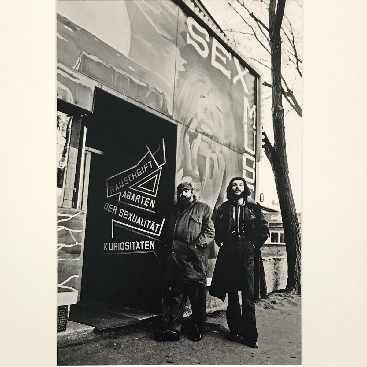 sseallaph's tweet photo. Austrians, Monographic Exhibition, Michael Horowitz, Albertina
*
#arnoldschwarzenegger #helmutqualtinger #andréheller #blackandwhitephotography #monographicexhibition #michaelhorowitz #albertina https://t.co/7gyoAUF7sR