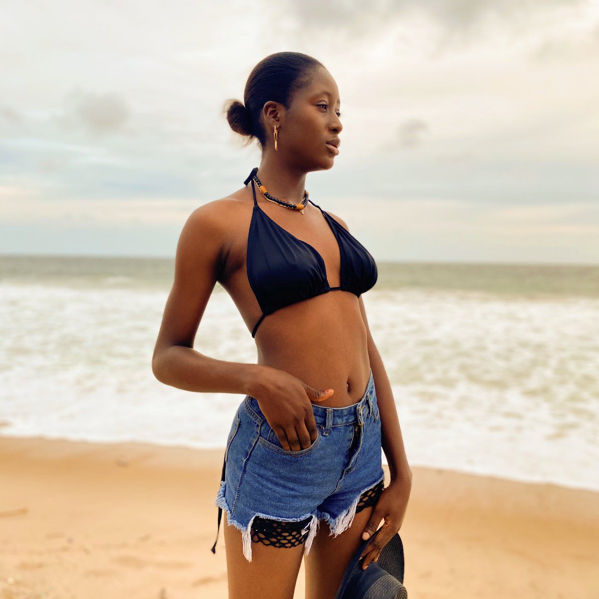 Mimidiva_'s tweet photo. 💙🤍Vitamin Sea🌊 https://t.co/wjlAMaqCKf