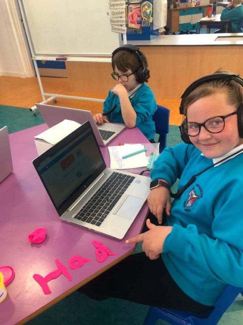 KincaidstonPS's tweet photo. Our Reading Wise group enjoyed making their words in Play Doh #activespelling #makeit #readingwise https://t.co/Qqa8wfbJvN