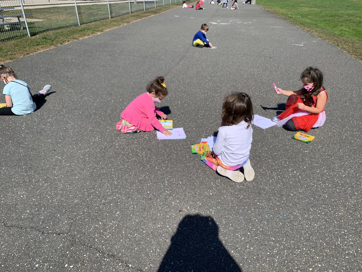 nesposito1229's tweet photo. Recess, some of us color, some use chalk!!! https://t.co/tnSWWB32SS