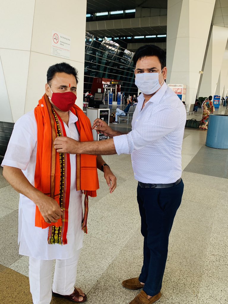 johnyrathi's tweet photo. Thank you Sri @Sunil_Deodhar Ji for blessings so much blessed 

We promise to be work pure and honest in thought, deed and action to make Bharat, the Vishwaguru @nakul_bjp @ITarunRathi @PawanKumarIND @Dlsandeepthakur @narendrabhati @ipdagar @irahulharoli @Baagithakur22 https://t.co/MPOUq4Rs4h