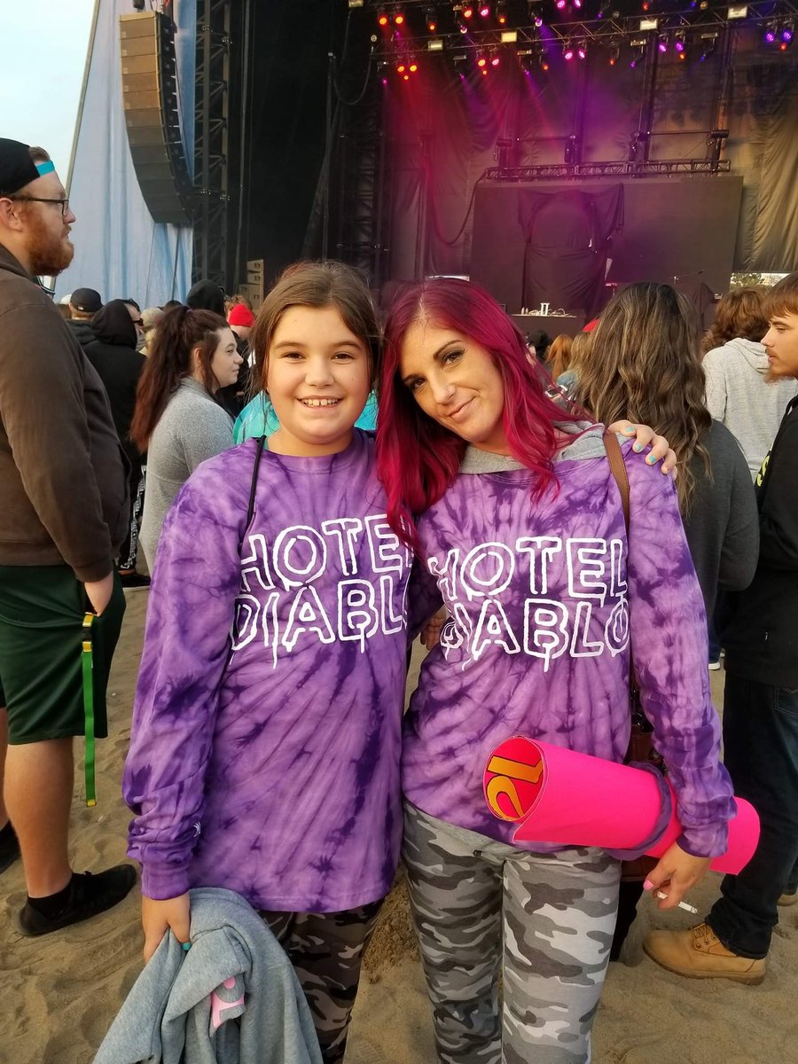 JessicaRebry's tweet photo. @machinegunkelly just curious.. do u know how many people streamed tickets to my downfall?? It was so good.🥰 But as my 12 yr old daughter would ..
Last year in Toronto was "the best day of her life!"Glad she got to experience both, your her idol, thank you💌 sparkle is back👀💝 https://t.co/xUiBrkqUwW