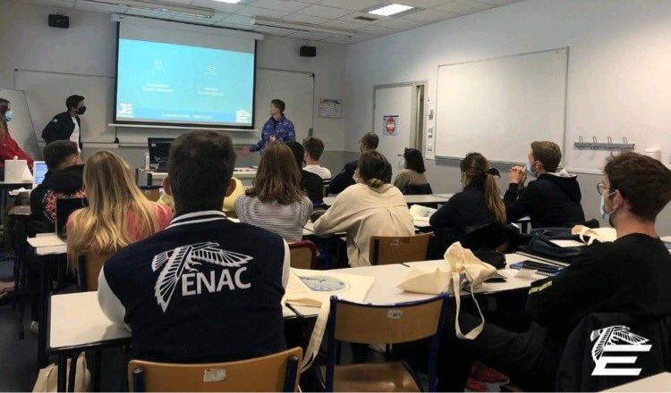 [Début de la période de formation] 

La période de recrutement est terminée. Les formations des premières années ont commencé ! 📕 
La nouvelle génération d'ENVOL commence son apprentissage 🤓