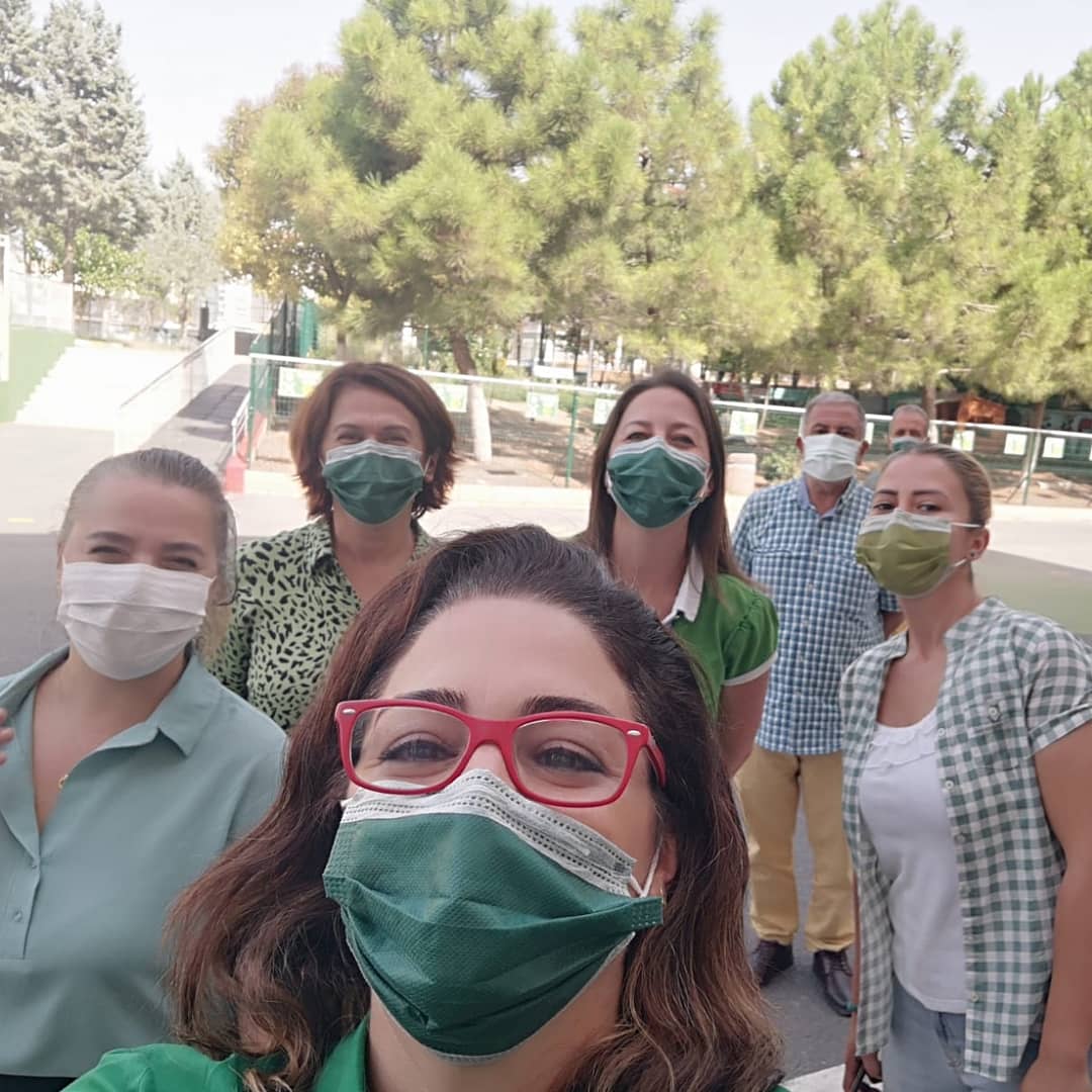 Fatmasensoyio's tweet image. fatmasensoyilkokulu.meb.k12.tr

Hem ihmal ettiğimiz doğaya dikkat çekmek hem de dinginlik, huzur ve dinamizm ile gençlik gibi anlamların tümünü birden çağrıştırdığı için yeşil rengini seçtik. Bu hafta yeşiliz..

💚 🍃 🌱 💚 ✔️✔️ 

#renklerindili
#doğayasahipçık