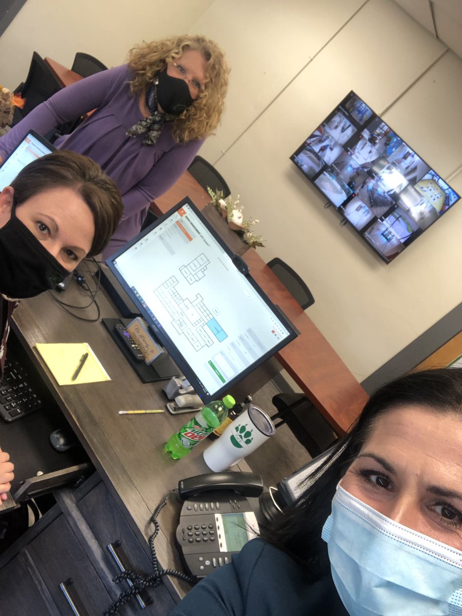 hopkins2525's tweet image. What an EPIC Day with Eastview’s Princpal @wildaboutev and Greeneville City Tech Director @millerbev learning about the EPIC System!! @AudioEnhancemnt #edtech #epicsystem