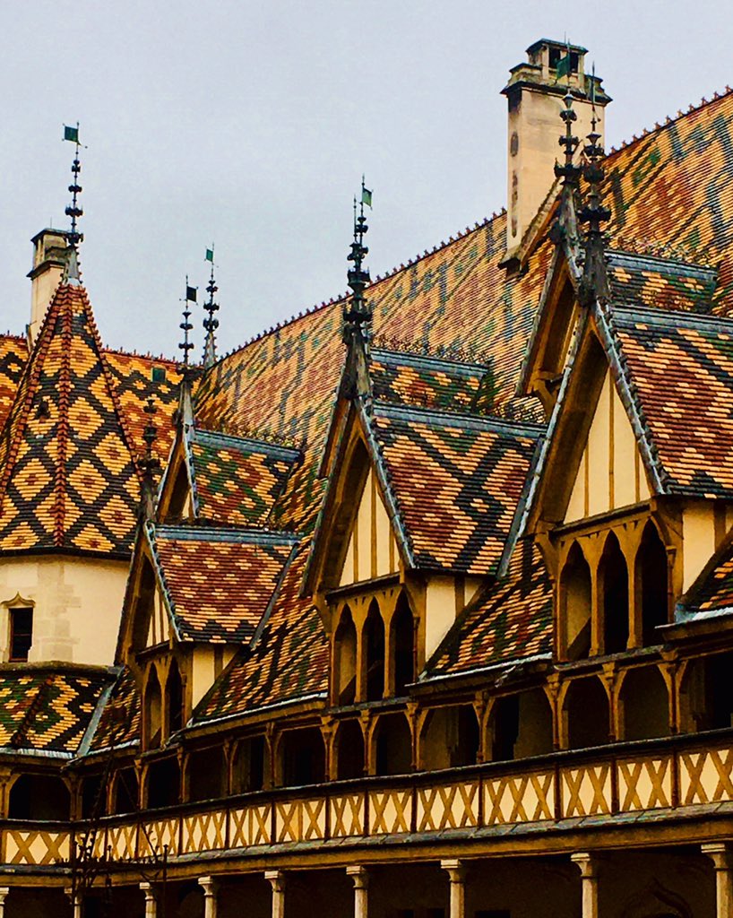 KarlKyber's tweet photo. BEAUNE 🍷
————
#Karlkyber 🍋 #photography 📸 #photographie 🎑 #monument 🏰 #photo 🌃 #beaune 🍷 #villedebeaune 🗺 #architecture 🗼 #routedesvins 🍷 #bourgogne 🍷 #beaunetourisme 🌇 #burgundy 🍷 #hospicesdebeaune 🇫🇷 #cotedor 🇫🇷 #cotedortourisme 🍷 #bourgognefranchecomte 🇫🇷 https://t.co/5tdSGKKDap
