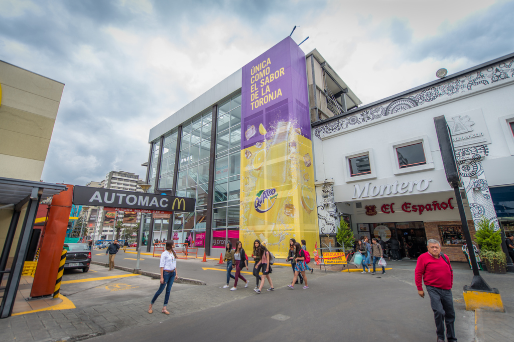 CreamediosEc's tweet photo. Campaña #OOH para Quatro Toronja en el CCI. ⁠
✅El objetivo era obtener la máxima difusión para el lanzamiento de la nueva bebida de Coca Cola ⁠
✅El lugar y el formato fueron elegidos para cumplir con el objetivo de la campaña ⁠
⁠
⁠ https://t.co/ndpcGUmZM2