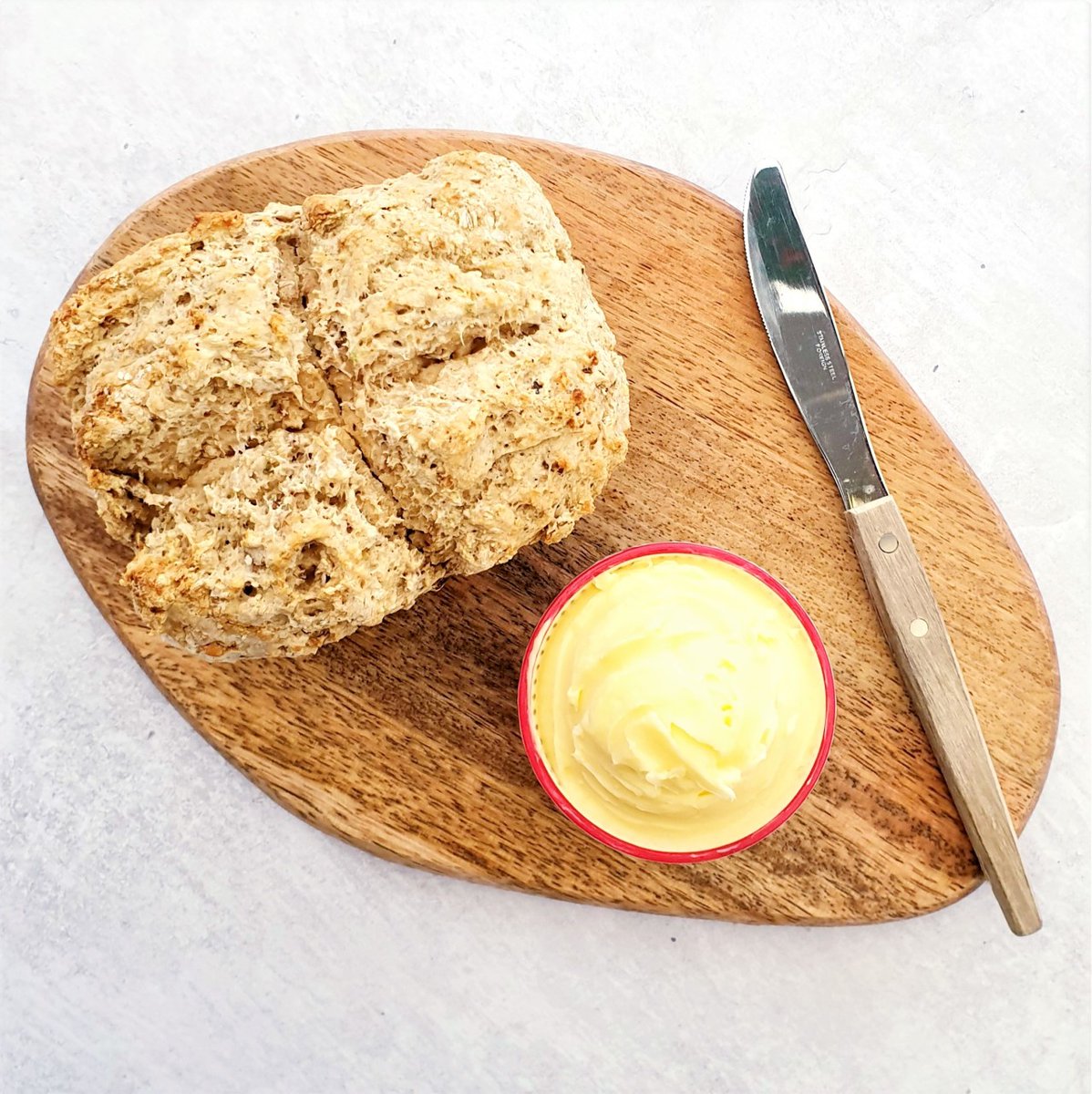 You have enough time between now and #GBBO starting at 8pm to whip up a batch of Soda Bread. Imagine how much less bread-cravey and much more smug you'll be watching the signature challenge while chomping on fresh soda bread!

Find the recipe here >>> feastgloriousfeast.com/chilli-oregano…