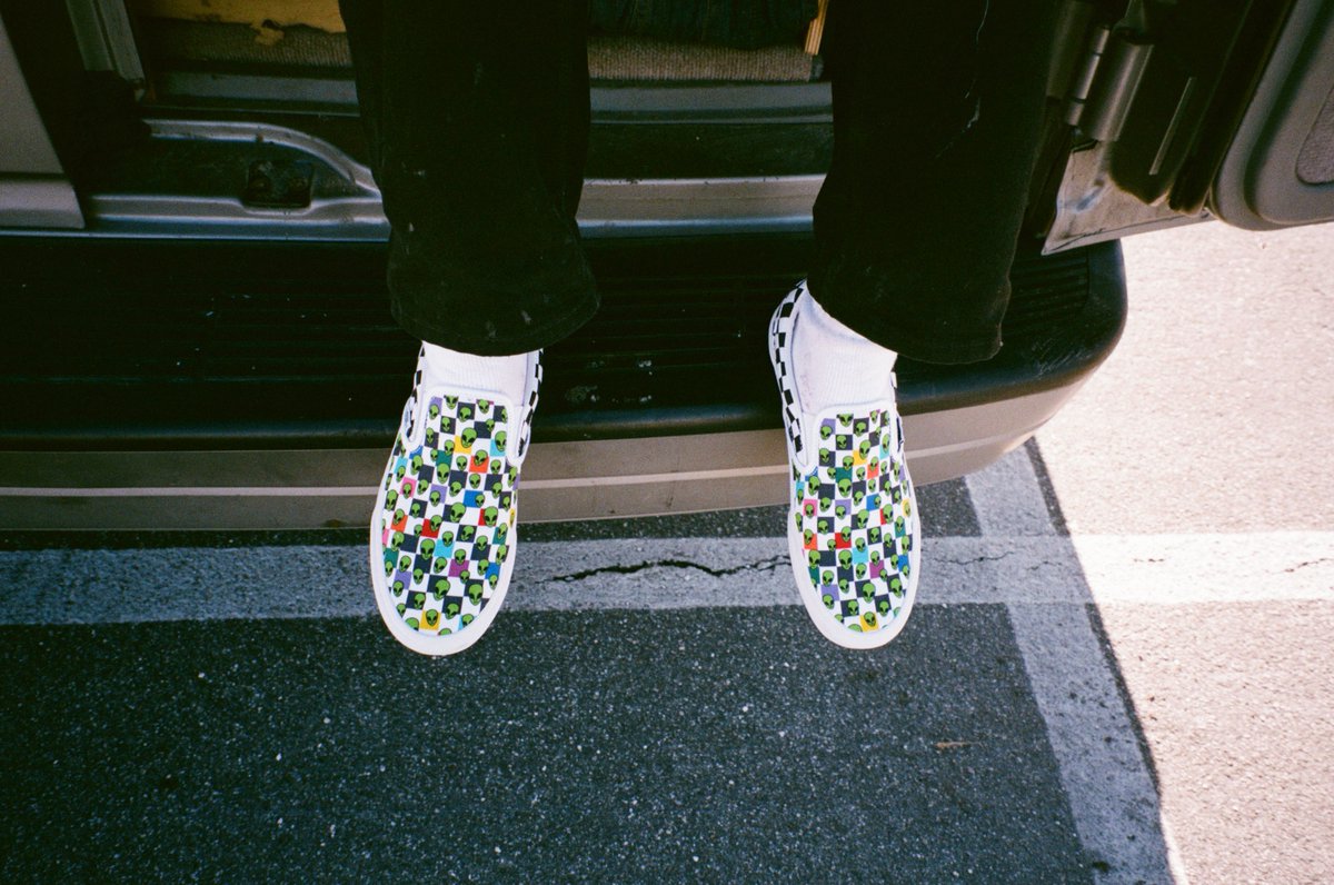 alien print vans