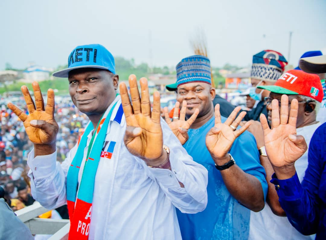 Despite the rainfall, the energy was massive! The people can't wait to reelect their working Governor on Saturday. Ise rere ko gbodo dawo duro  #AketiForEight