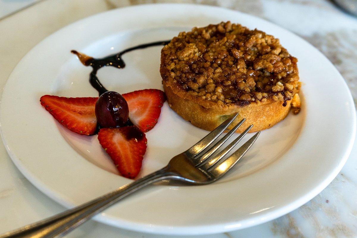 ByTheWayToronto's tweet photo. How about some tiramisu or apple crumble after a delicious meal? 

#BTWTO #BloorAnnex #ShopBloor #SupportLocal #SupportLocalBusinesses #DineLocal #DineTO #PatioTO #PatioLife #torontoeats #foodTO #takeoutTO #explorebloorannex #torontofood #veganTO #vegetarian #vegetarianTO https://t.co/5omh8QmKGg