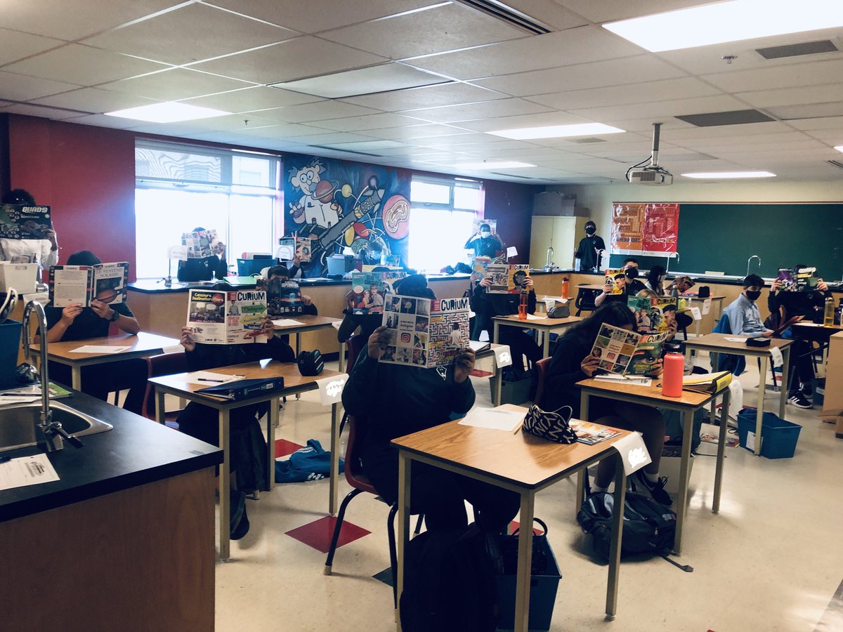 CcSamuelGenest's tweet photo. Nos Lasers du pavillon ont participé à la journée nationale "Je lis la science !" Les classes participantes ont lu des articles, revues ou livres scientifiques pour une période de 45 minutes et ont ensuite échangé leur coup de coeur avec leurs camarades de classe. #SAMFierte https://t.co/n3GPxS0iYS