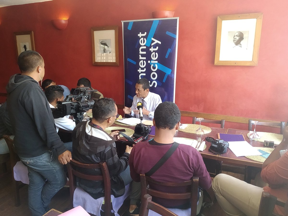 isoc_madagascar's tweet photo. Point-presse aujourd'hui à J-4 du #WeTheInternet  à #madagascar organisé par @isoc_madagascar https://t.co/YGbYhd6LWe