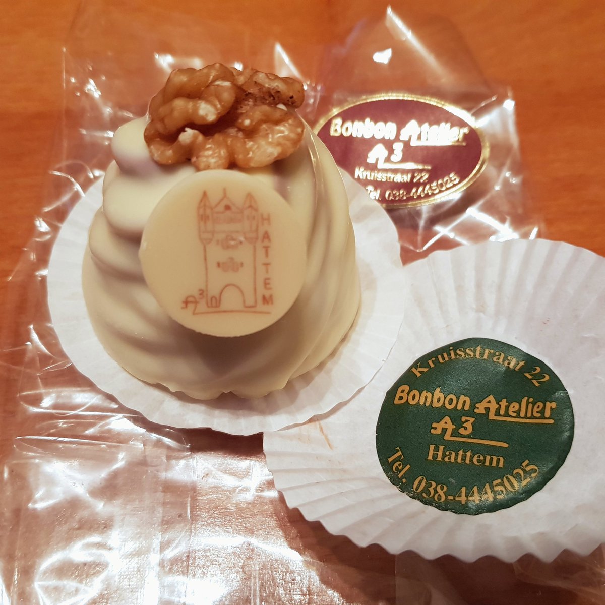 Mocht je een bezoek brengen aan het mooie @antonpieckmuseum, vergeet daarna dan niet om de hoek naar <a href="/BonbonAtelierA3/">Bonbon Atelier A3</a> te gaan voor deze 'Hattemse Poortjes'. Die wil je proeven! En nee, ik heb géén aandelen; wél smaak!