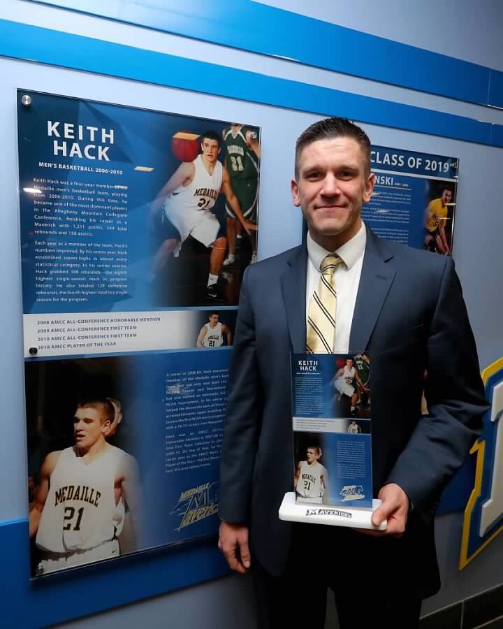 sup_LaLa's tweet photo. How it started vs How it's going
#NationalCoachesDay #D3Nation #DIII #D3Hoops #CoachHack #HOF #GoMavs #HorsePower https://t.co/abDDrVu1Rn