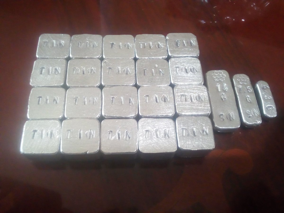 thousands0games's tweet photo. Cubeage.
Stamped today during a weather bomb it was...cold.
#welshdragonmetals #youtubechannel #Subscribe #metalcubes #metalworking #sn #tin #metal #bullion #bullioncubes #altcurrency #handpoured #elementcubes https://t.co/jYItif8Jr6