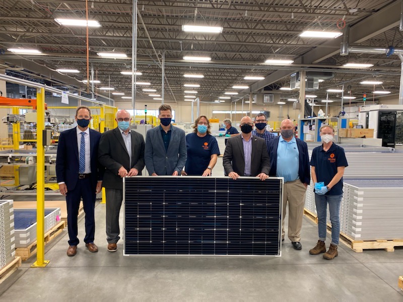 mndeed's tweet image. Today for Minnesota Manufacturing Week, Commissioner @grove participated in a virtual roundtable with south central Minnesota manufacturers. Later, he went on a tour of solar power manufacturer Heliene in @cityofmtniron. #MNManufacturingWeek