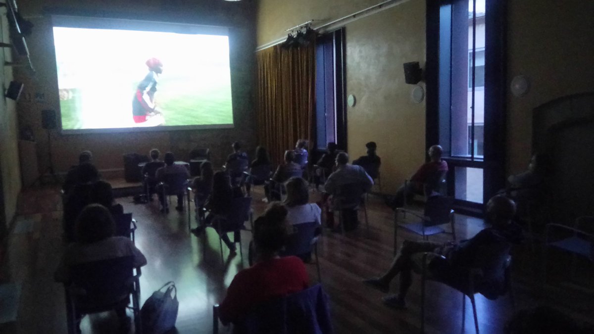africadoolu's tweet photo. 📽️¡#CCAD2020 continúa! Hoy en #CetreCivicPatiLlimona con el documental #KhartoumOffside de la directora sudanesa #MarwaZein. Un placer contar con la Doctora Elisenda Calvet, en el debate posterior. Gracias al #CCPatiLlimona, @FCAT_CineAfrica y a @casademali_ong por colaborar. https://t.co/CyzrwLw0lW
