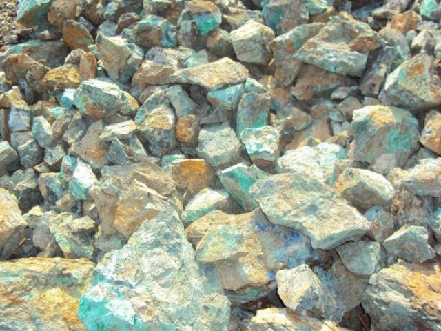 augustinaimpex's tweet photo. Copper Ore Available. Grade 20% - 25% Cu. Interested buyers can contact us via augustinaimpex@gmail.com for more information. #copperore https://t.co/2SiKCZalaB