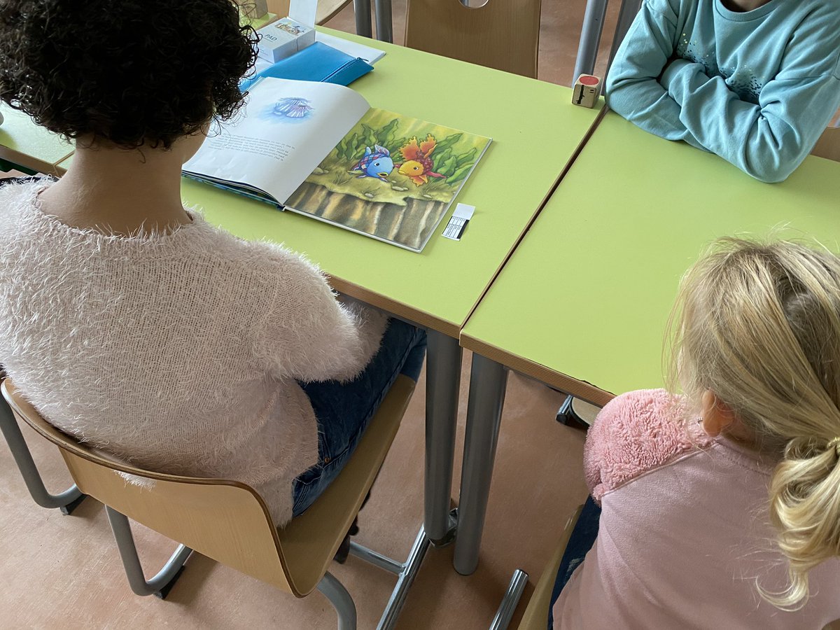 #kinderboekenweek prentenboeken zijn altijd een goed idee <a href="/BsDeBlinkerd/">BS De Blinkerd</a> @SAAMscholen #voorlezen #leesplezier