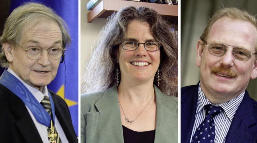 2020 Nobel Fizik Ödülü 3 bilim insanına verildi.

Bu yıl Nobel Fizik Ödülü kara deliklerin keşfine katkı sağlayan çalışmaları nedeniyle İngiliz matematiksel fizikçi Roger Penrose, Alman astrofizikçi Reinhard Genzel ve Amerikalı gök bilimci Andrea Ghez’e verildi.