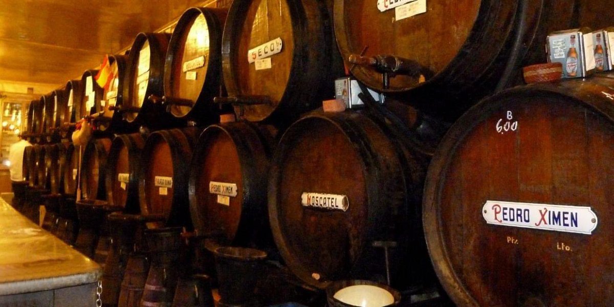 ¿Sabías que?
La Antigua Casa de Guardia es uno de los bares de vino más antiguos del mundo y se encuentra Málaga.
#vinotinto #winelovers #amantesdelvino #wine #redwine #vinos #vino #winelover #winetasting #winery #food #bodega #winetime #travel #vinho #tapas #vineyard #rioja