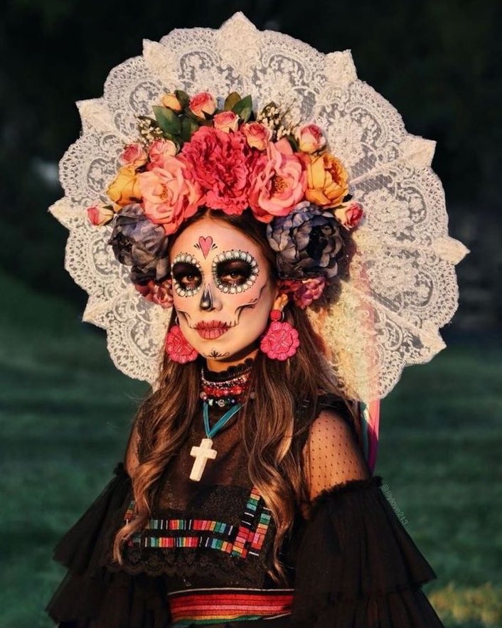 HOBIARTAE's tweet photo. reminder if you’re not mexican, don’t dress like this for halloween https://t.co/08PKwmjT0b
