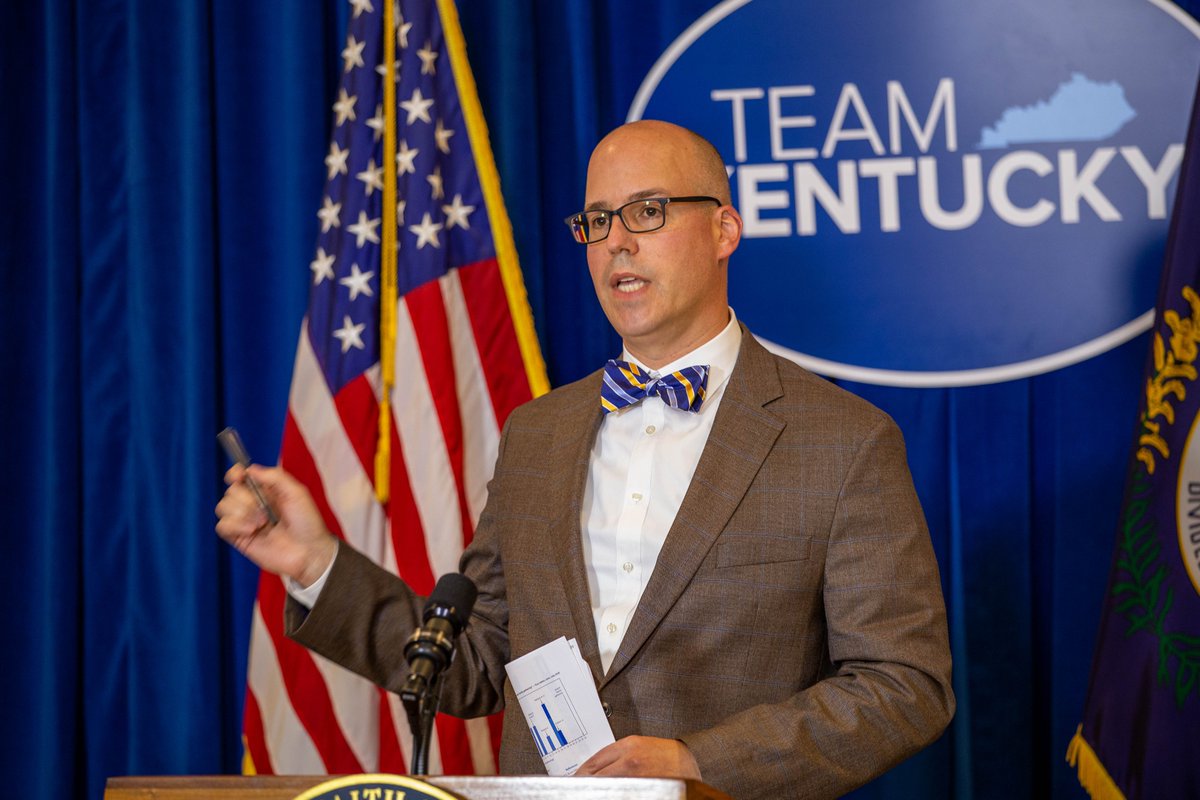 GovAndyBeshear's tweet photo. “We are clearly now in an escalation. There is no doubt about it." - @StevenStackMD 

Listen to the science. Our numbers are rising and we can't afford to be careless. Wear a mask and social distance. It's imperative we protect our people. #MaskUpKy https://t.co/zch5VCbLMj