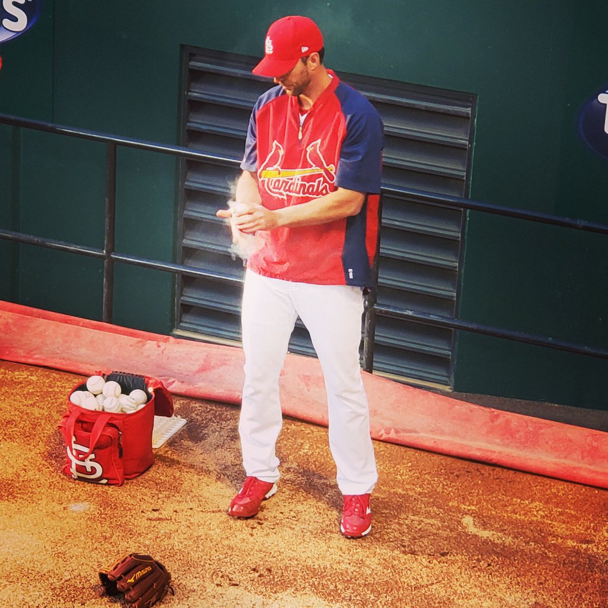 AtipofMYredSTL's tweet photo. @UncleCharlie50 @Braves @Marlins Good luck Uncle Charlie! After the game have @kevinburkhardt throw a #Brushback pitch @davidortiz I've been begging since 2013 for someone to make him move his feet. #NeverForget #LoveBaseball https://t.co/UC6AMHyDuA