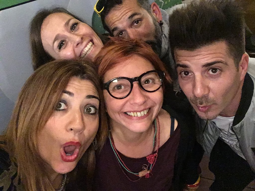 #5700AD rodeados de grandes corazones ♥️ @raulmartin115 <a href="/MariaLopezGar/">María López García</a> <a href="/rocamauri/">Rocío Castro Mauri</a> <a href="/emilioreyesdel/">Emilio Reyes Delgado</a> <a href="/LidiaLopezL/">Lidia Lopez</a> <a href="/mjag0707/">Pepa</a> <a href="/CASAPepeSanchis/">Arrocería 🥘</a> <a href="/inf_Solidaria/">Infancia Solidaria</a> <a href="/adirecto/">Andalucía Directo ❎</a> <a href="/ModestoBarragan/">Modesto Barragán</a> @alcazarbejarant