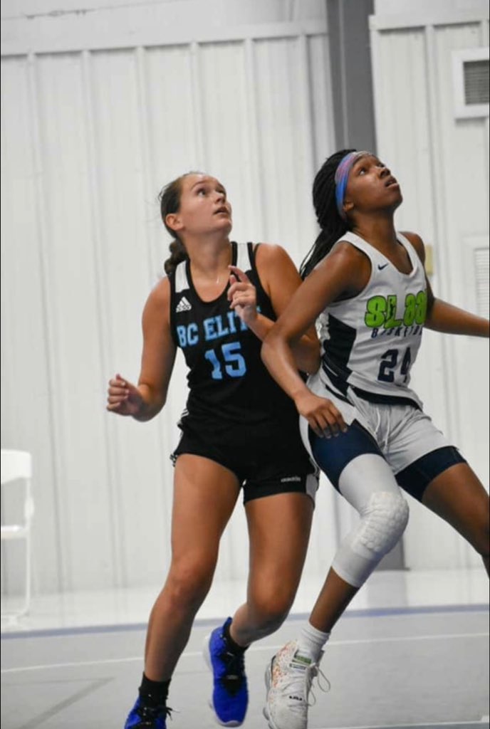 se_recruiting's tweet photo. Pumped to introduce to you our newest member of the @SATXrecruiting FAM c/o ‘2️⃣2️⃣ @MadisonDowling1 !
🔹Consistent
🔹Fundamentally sound
🔹Solid defender
🔹Vocal leader
Time to show these coaches WHO u are and WHAT ur all about. In this #TOGETHER now through signing day✅ ✍️💯🤩 https://t.co/Mps2xbIxBm