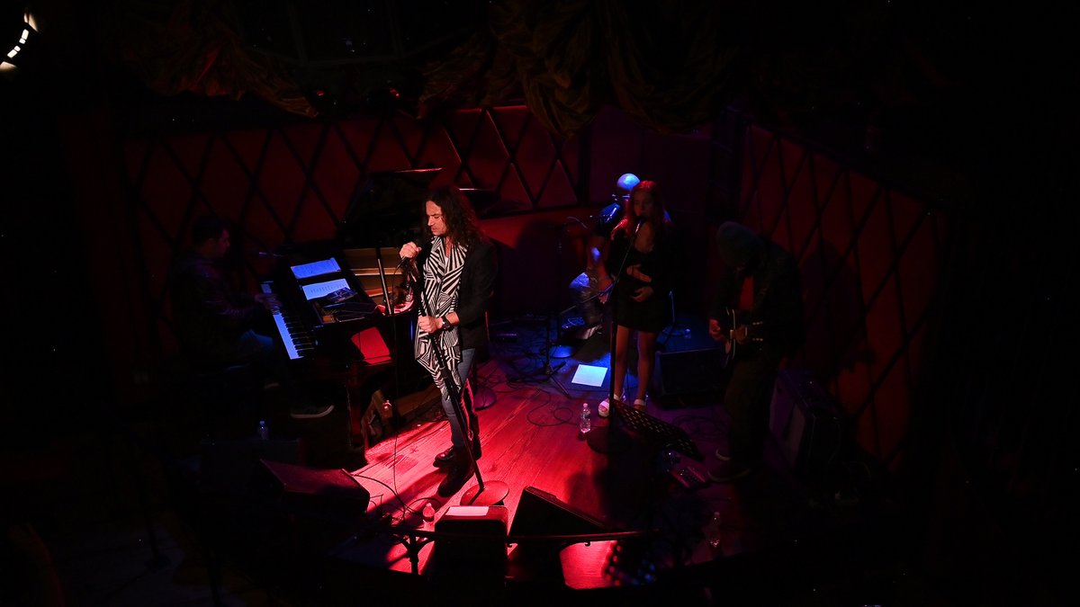 The <a href="/RockOfAges/">Rock of Ages</a> star &amp; <a href="/AmericanIdol/">American Idol</a> finalist <a href="/ConstantineM/">Constantine Maroulis</a> sang his heart out last night! And now our streams can be replayed or viewed for up to 48 hours! Rewatch or purchase your ticket for Constantine’s show now: viddd.co/v/kNb158
📸: <a href="/manishgosalia/">Manish Gosalia</a>