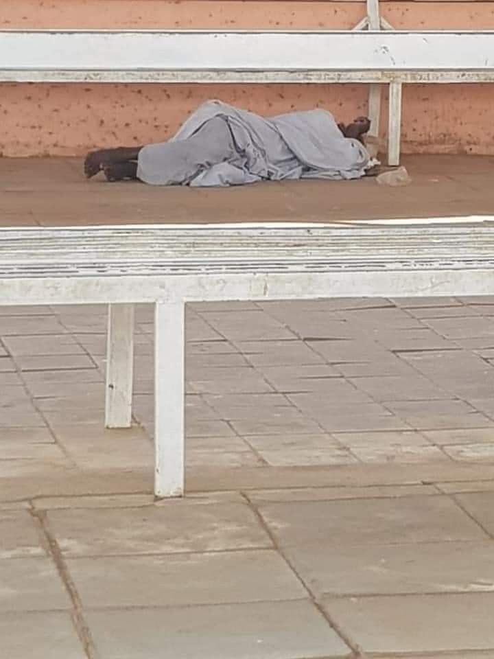Abod70a's tweet photo. السادة النشطاء والمشاهير  في التايم لاين
في بقعة جغرافية في السودان
اسمها مرررررووي
حاليا فيها وباء قااااااتل يوميا اهلنا بموتو بنقص الدواء والاطباء .
#مروي_تنزف https://t.co/6xJL7RdPCJ