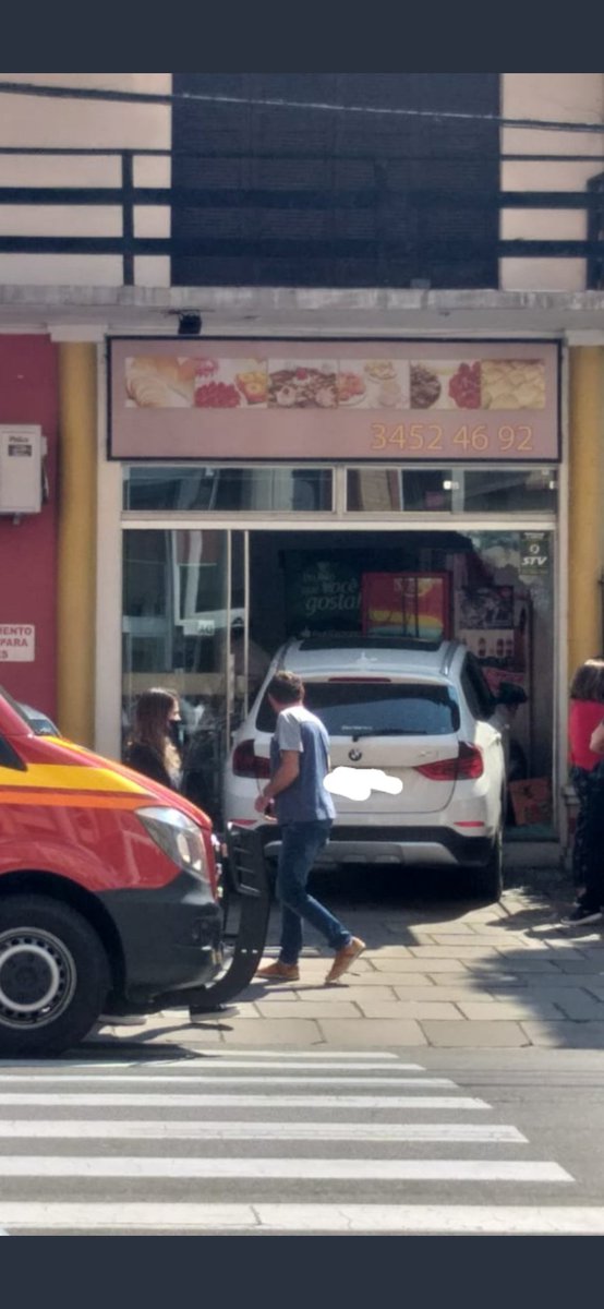 CainelliGui's tweet photo. Drive-thru em Bento !! https://t.co/n5JlDQmbXA