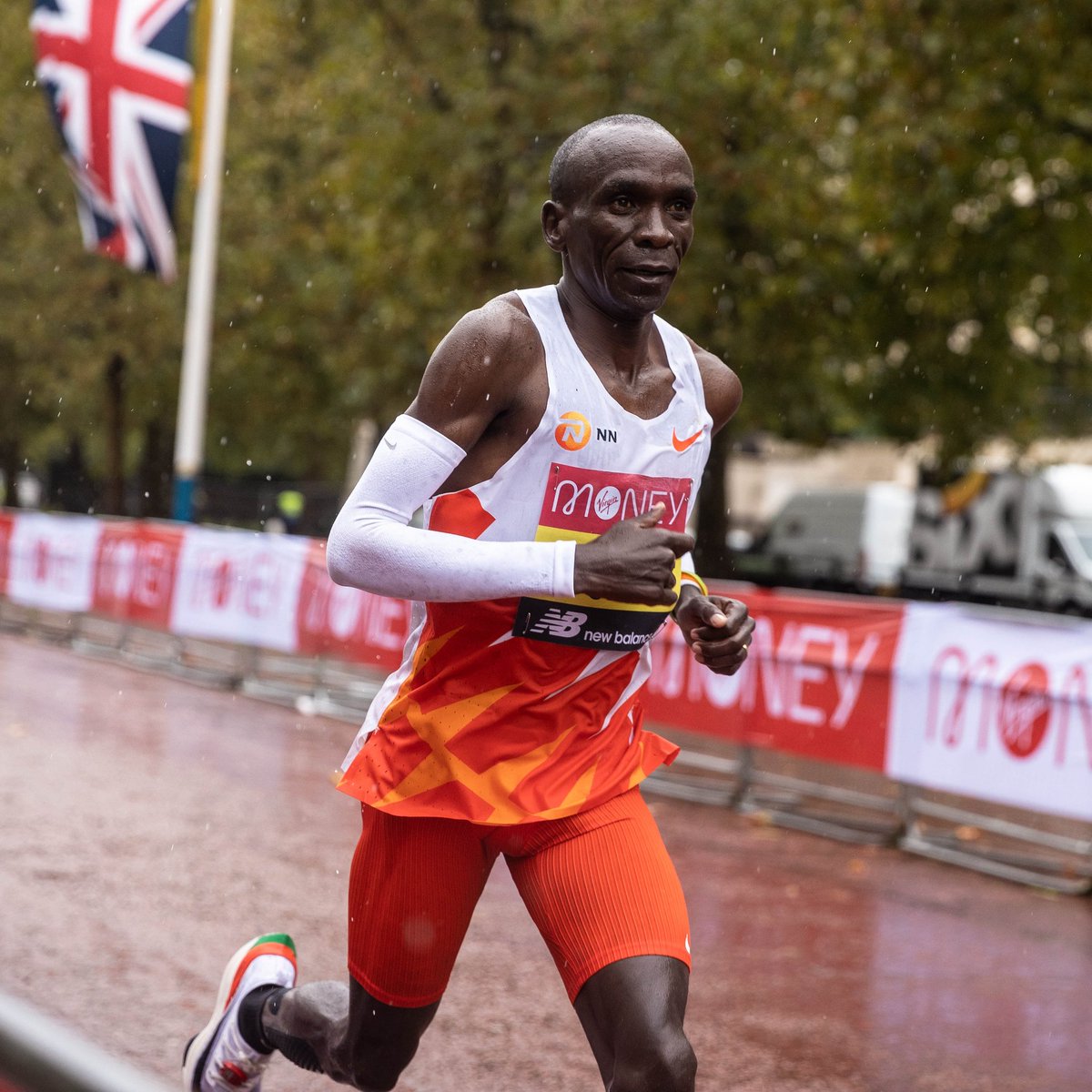 EliudKipchoge's tweet photo. Marathon is life, and life is full of challenges. I want to thank everybody for the many well wishes, it is a great support to me. We look ahead and together we build towards an even greater future, in which we hope to inspire as many human beings as possible. (1/2) https://t.co/XHcMGyef78