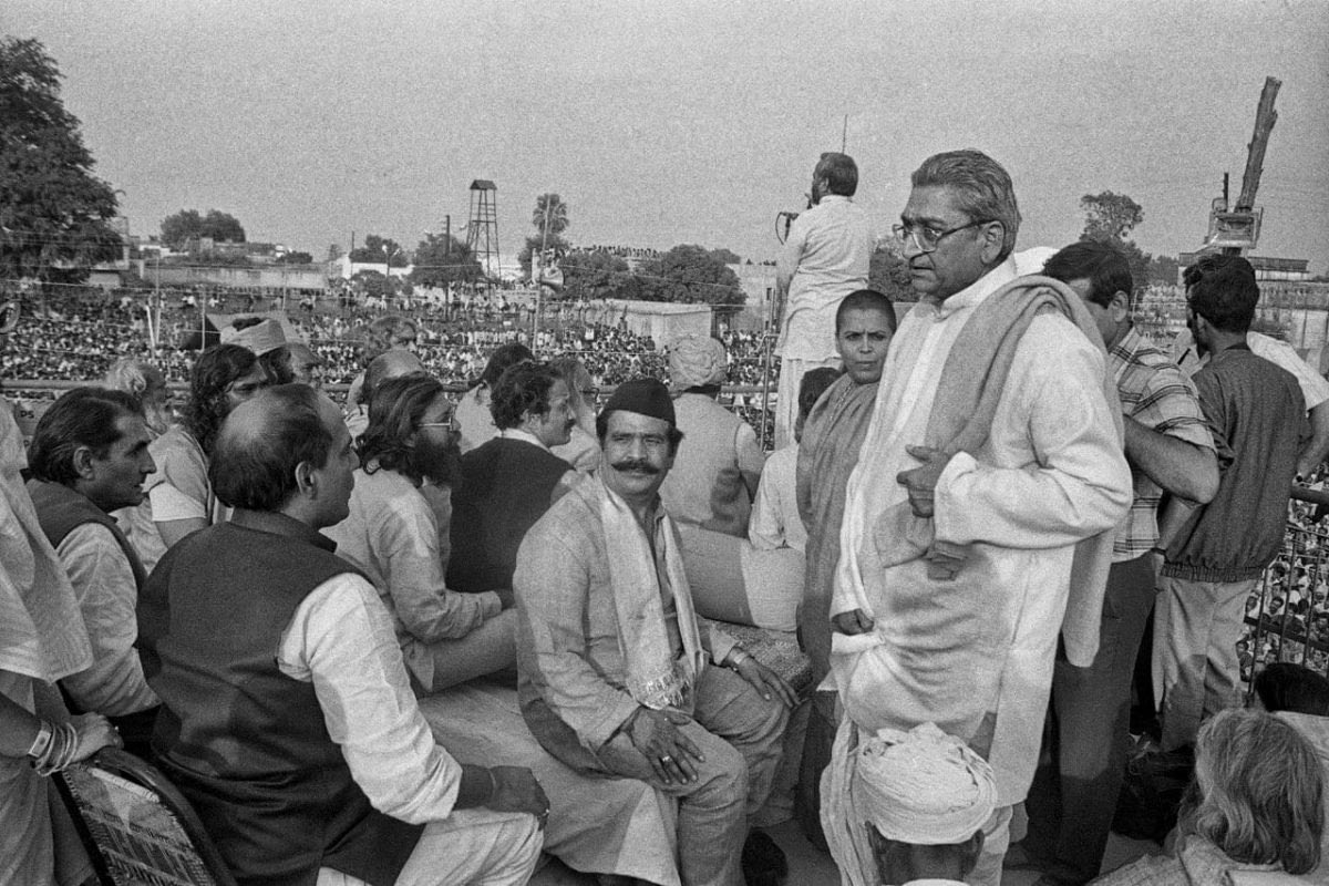 At the Ram Katha Kunj, Vishva Hindu Parishad leader Ashok Singhal (standing) and Uma Bharti (standing behind to his right) meet Rajnath Singh (sitting nearest the camera)