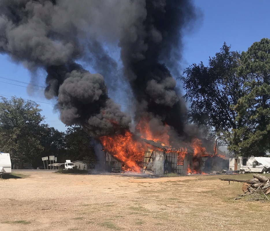 Natchitoches Parish Sheriffs Deputies and Natchitoches Parish Fire District #9 are on the scene of structure fire at Big T’s mechanic shop on US-71 at La Hwy 9 according to the Natchitoches Parish Sheriffs Office. 

US-71 is closed at this time. 

No injuries reported.