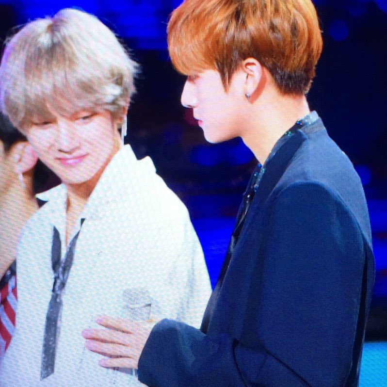 When Taehyung and and Changkyun were looking out for each other at that awards show
