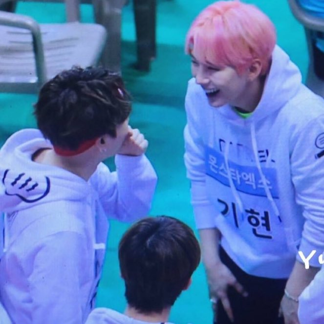 When Kihyun stopped to talk with Yoongi at ISAC