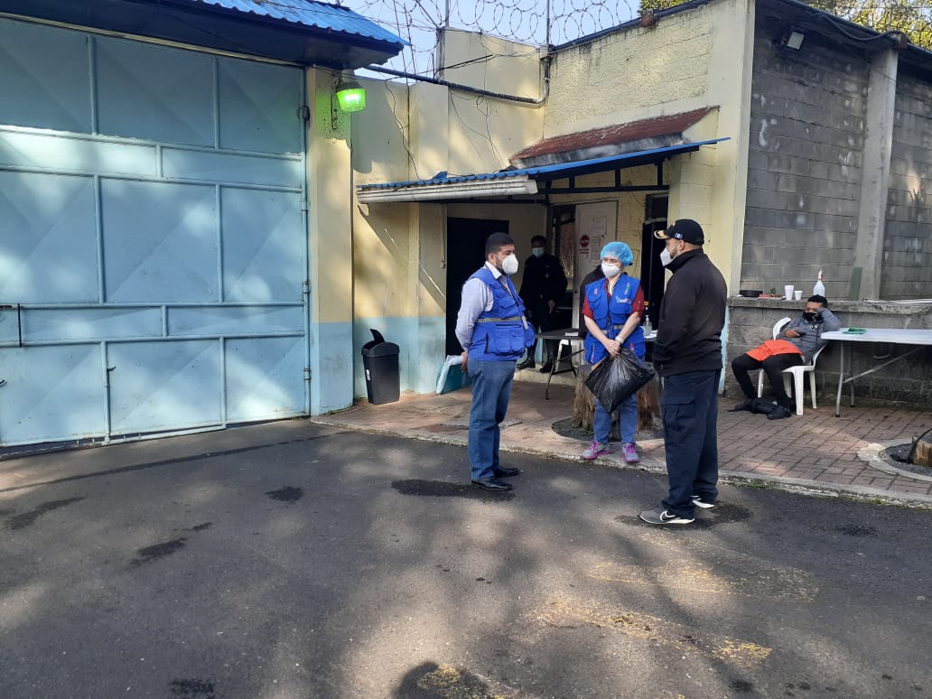 PDHgt's tweet photo. .@PDHgt Adjunta Claudia Maselli y Defensor de Juventud Abner Paredes, realizan supervisión en Casa Intermedia de @somossbs verificando distintas áreas, para garantizar procesos de sanción y reinserción con enfoque de #DDHH dentro del nuevo modelo de Justicia Penal Juvenil https://t.co/gU1t6GDM05