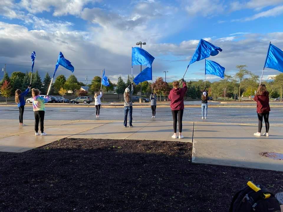 LZHSColorGuard's tweet image. Interested in learning how to spin a flag?  Let LZHS Color Guard members show you how - in a socially distanced outdoors kind of way.  Thursday, October 8 in the PAC parking lot 5:00-6:30 pm.