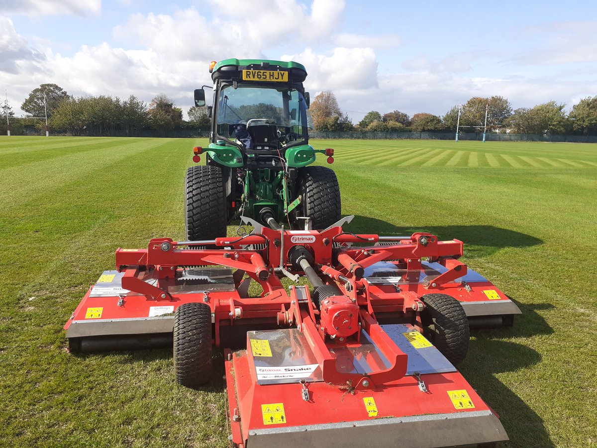 Nice to take the snake <a href="/TrimaxMowers/">TrimaxMowingSystems</a> out this afternoon, set at 30mm.  Fantastic kit. 
#beast #qualitycut #trimax