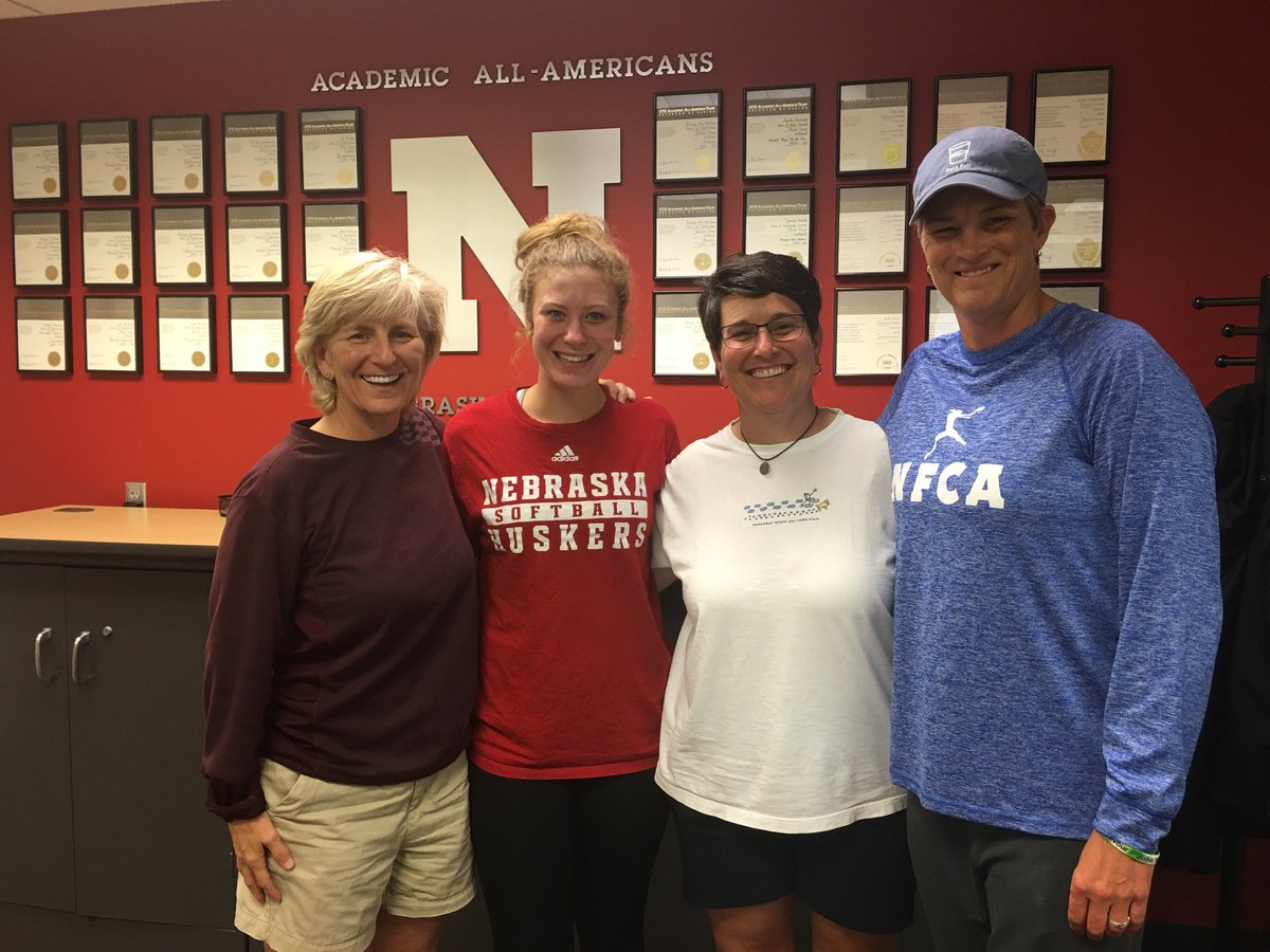RhondaRevelle's tweet photo. Beyond grateful for the love, trust, loyalty &amp; your investment N being the best you can be for The Red Team ⁦@mackenzisteele⁩ ⁦@DLouMiller⁩  ⁦@lorisippel⁩ 
I wouldn’t want to be on the field with anybody else❤️❤️❤️ https://t.co/95fjL94L5E