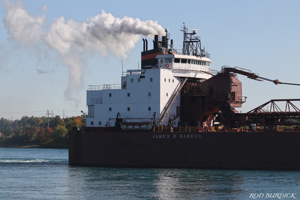 RodBurdick's tweet photo. Steam trail #InterlakeSSco #jamesrbarker #stclairriver #greatlakesshipping #steam #boatnerd #boatnerds #footer #fallcolors #fall https://t.co/7WLAORiwQu
