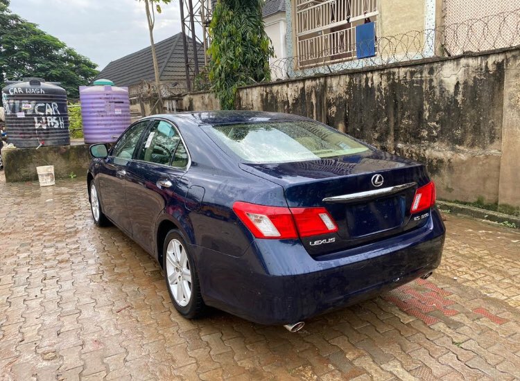 For sale!!!
Toks 
2007
Lexus 
ES350 
Full option 
Price: # 3.3 Million 

#Nightsales #Car #Lagos #GloBerekete #Nigeria